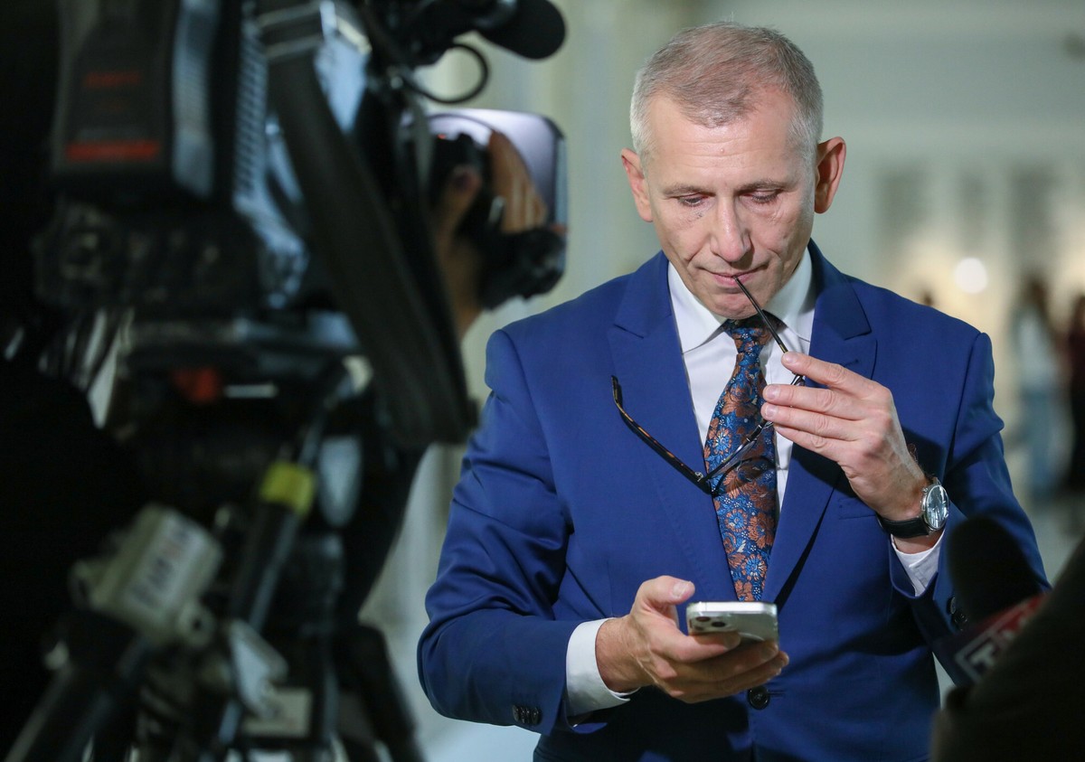 Dom po rodzicach i biblioteka. Sprawdzamy majątek senatora Krzysztofa Kwiatkowskiego