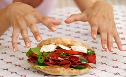 Zajadasz stres? Jak zapanować nad dietą, gdy jesteśmy zdenerwowani?