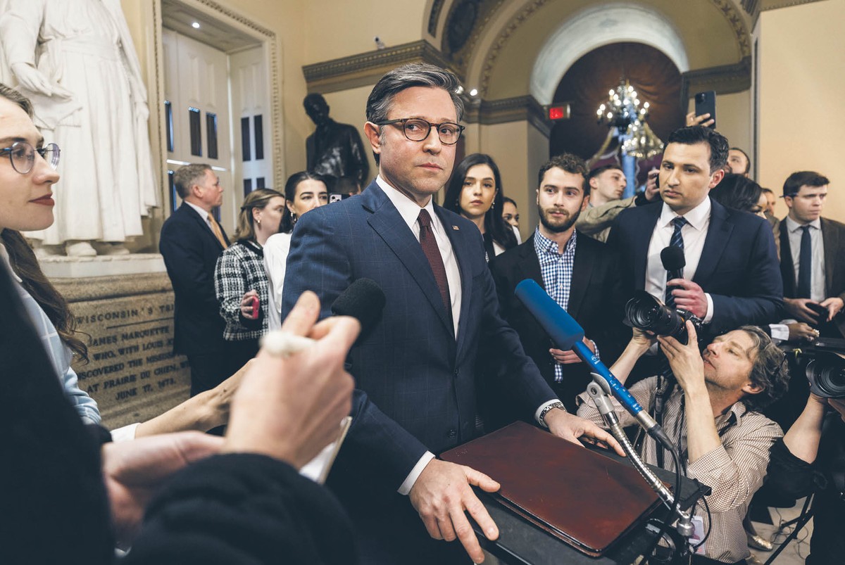 Pakiet dla Kijowa wart jest prawie 61 mld dol. Przegłosowała go Izba Reprezentantów, na której czele stoi Mike Johnson (na zdj.)