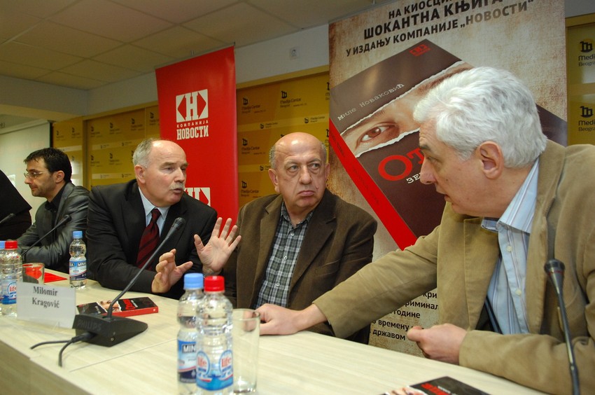 Mile Novaković (prvi s leva) na promociji knjige