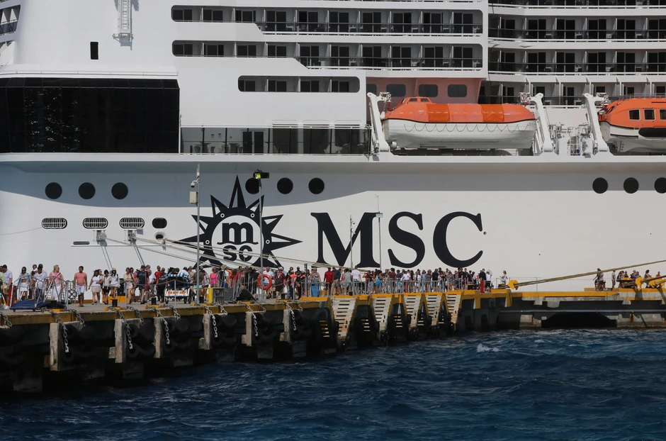 Iskrcavanje putnika sa "Meravilje"