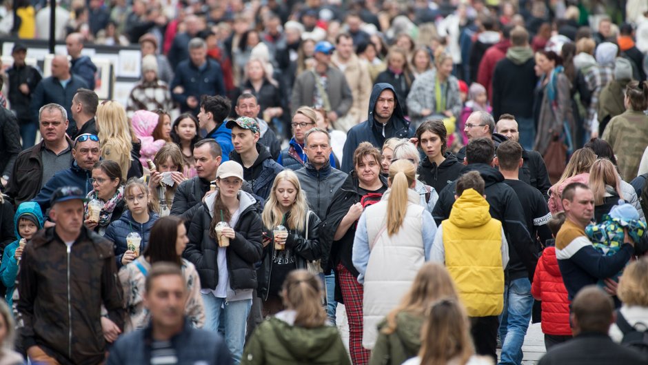 W ciągu ostatnich 10 lat populacja Polski zmalała o prawie pół miliona 