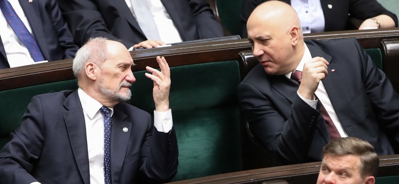 Awantura w Sejmie o neonazistach. Szef MSWiA: Tylko skończony idiota może przebierać się w mundur esesmana