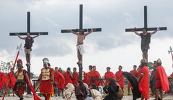 Wielki Piątek na Filipinach. Krwawe widowisko wciąż gromadzi tłumy [FOTO]