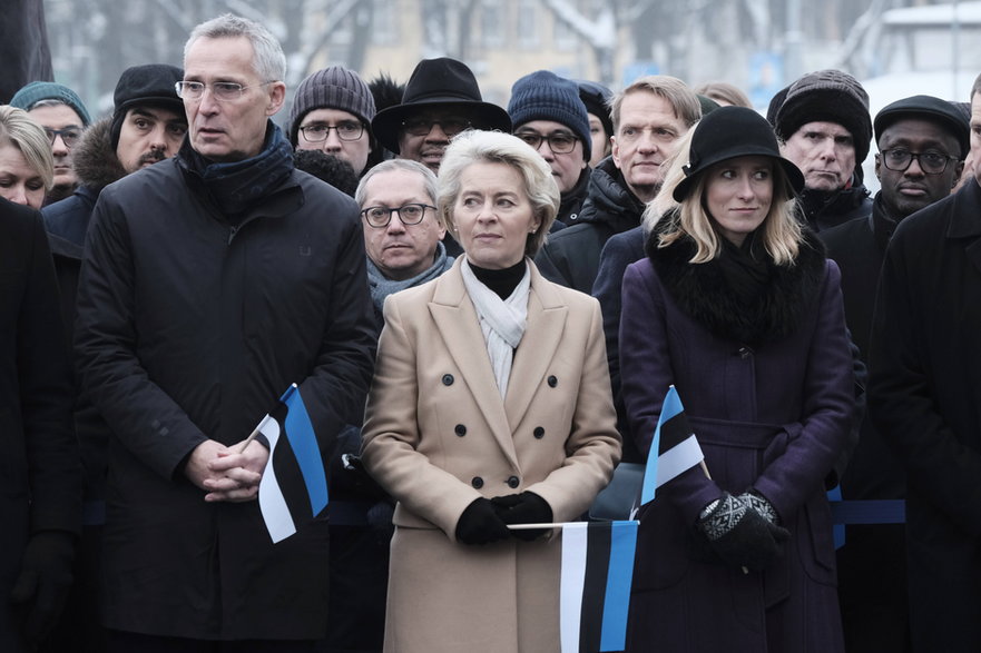 Jens Stoltenberg, Ursula von der Leyen i Kaja Kallas świętują Dzień Niepodległości Estonii, 24 lutego 2023 r.