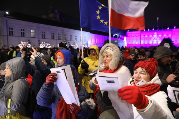 Nieprawidłowości zgłoszone do dwóch różnych sądów nie sumują się bowiem, a tym samym mogą nie mieć wpływu na wynik wyborów. A mogłyby mieć. Choć niektóre przepisy dotyczące protestów zostały po niedawnej nowelizacji kodeksu wyborczego poprawione, to akurat tym się nie zajęto.