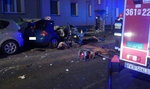 Pijany 20-latek rozbił dwa auta i roztrzaskał się o ścianę bloku