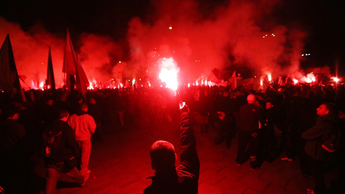 Bartosz K. zawodnik trzecioligowego Izolatora Boguchwała, został zatrzymany przez policję, razem ze 175 innymi osobami, po niedzielnych zamieszkach w Marszu Niepodległości w Warszawie.