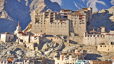 Pałac w Leh w Ladakhu - opuszczona, królewska rezydencja w indyjskich Himalajach