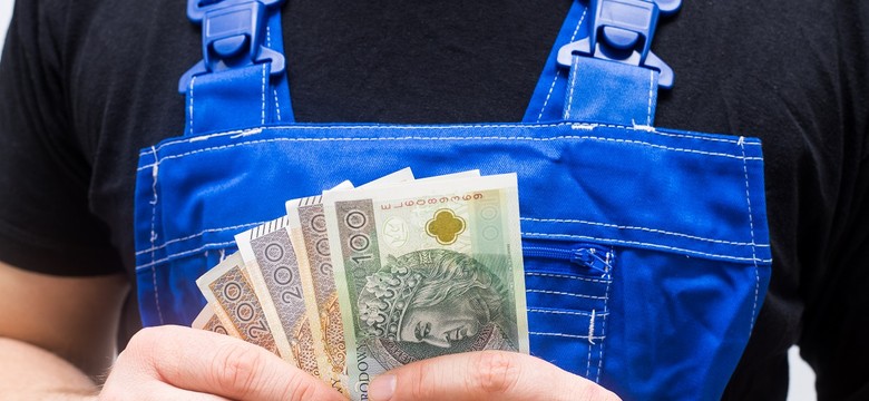 Do 2 333 zł miesięcznie na etat – skorzystaj z dopłat do wynagrodzeń od czerwca