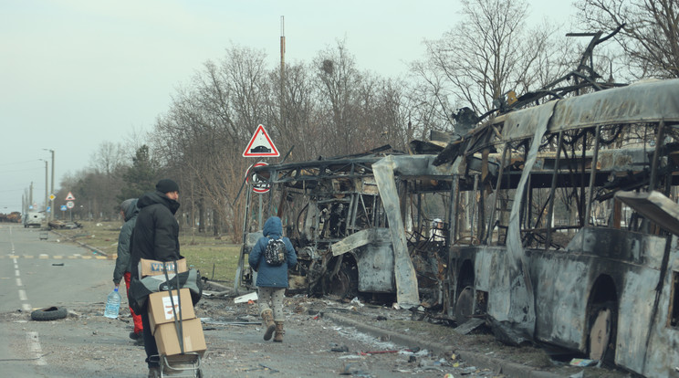 A polgári lakosság  próbál elmenekülni az öt hete harcoló orosz katonák brutalitásától /Fotó: GettyImages