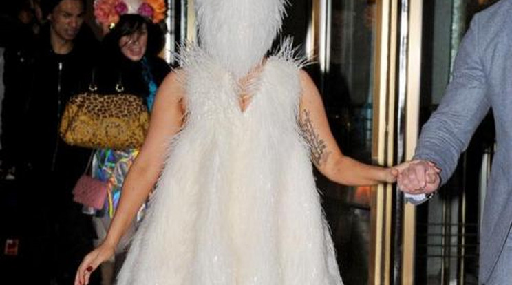 Jetinek öltözve sokkolt Lady Gaga