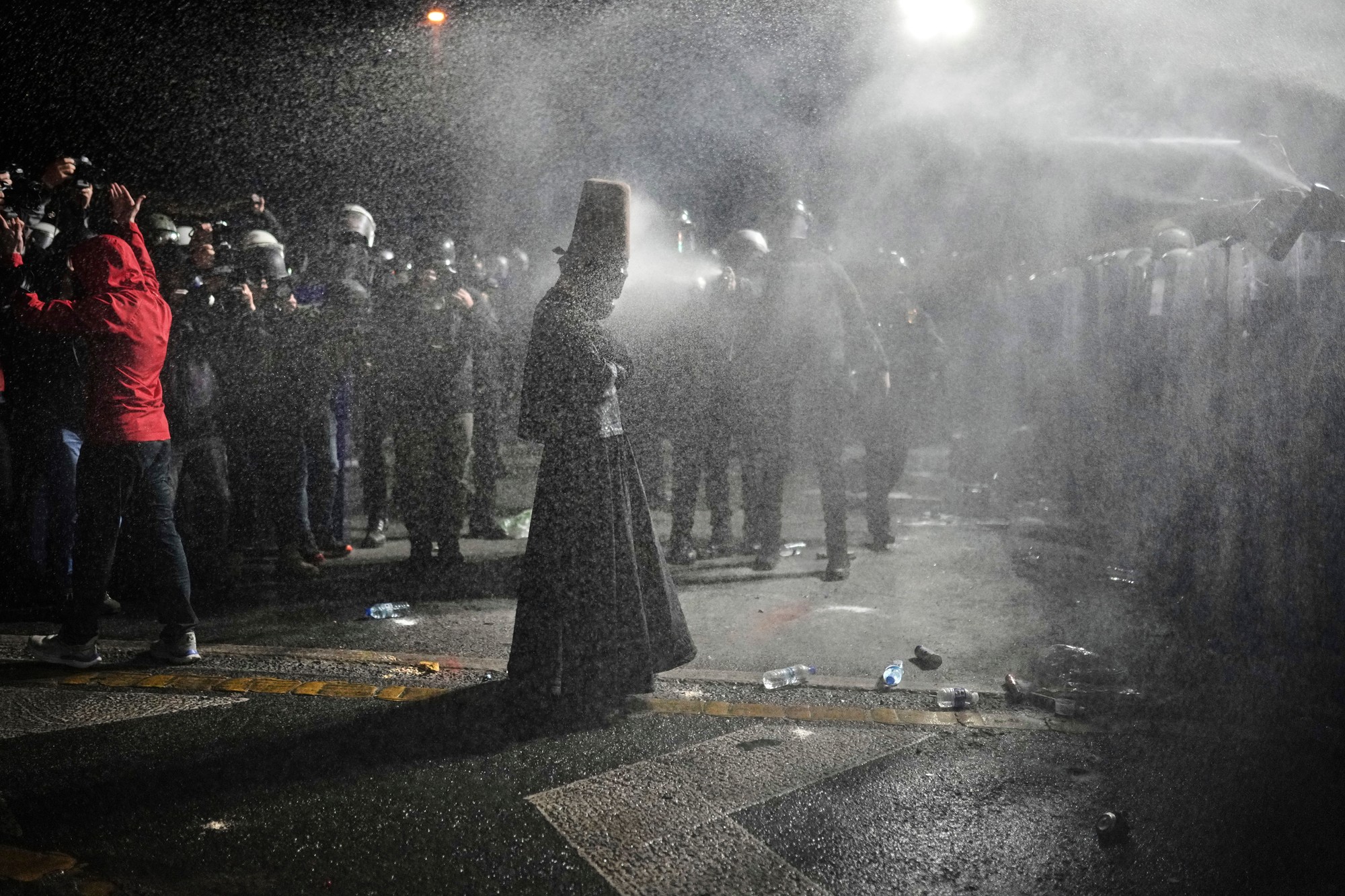 Tisíce Turkov vyšli do ulíc protestovať proti zadržaniu starostu Istanbulu.