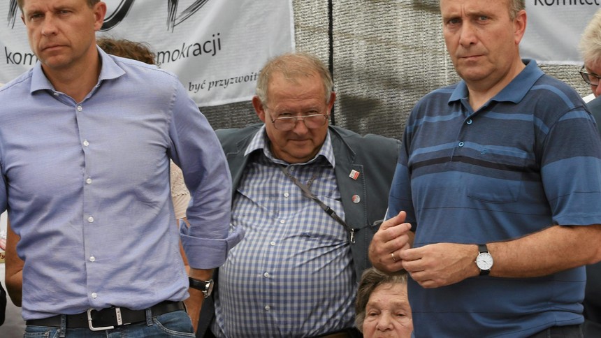 Warszawa. Protest pod Sejmem. Chamska odpowiedź Michnika ...