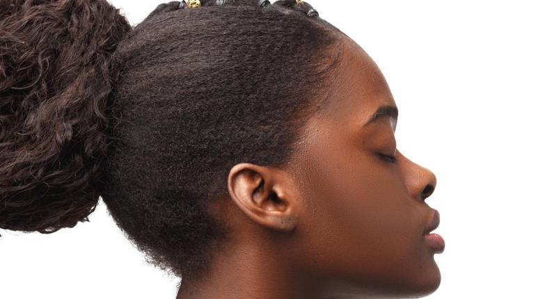 Femme-aux-cheveux-afros