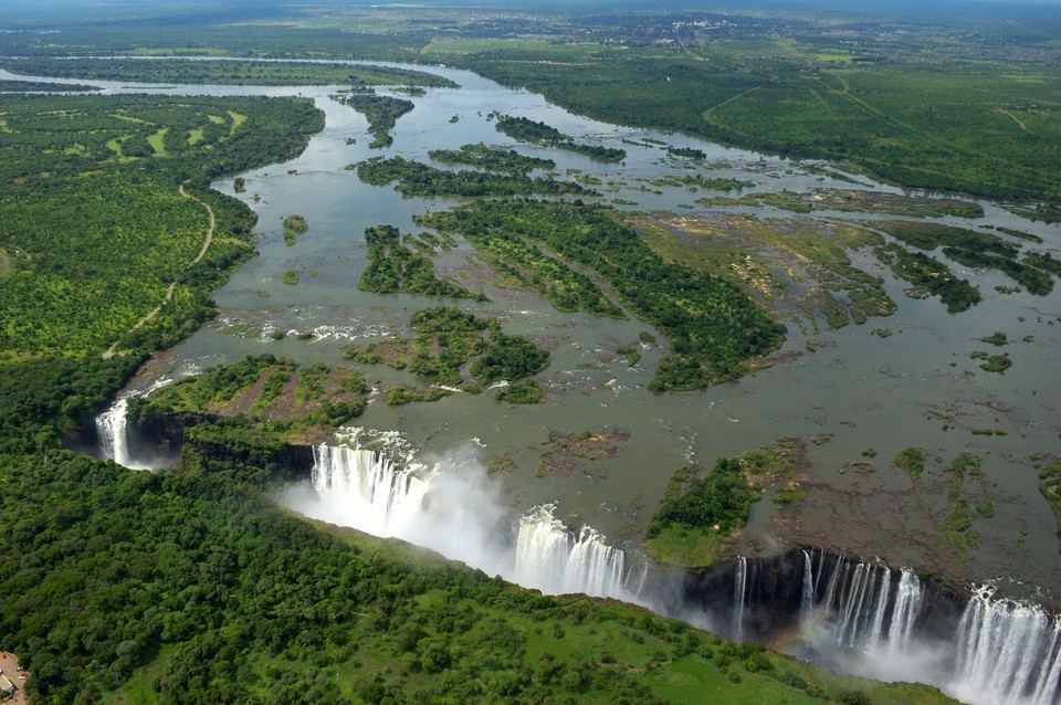 Kontynent Z Wodospadami Wiktorii Krzyżówka Zambia - "Diabelski basen" nad Wodospadami Wiktorii - Podróże
