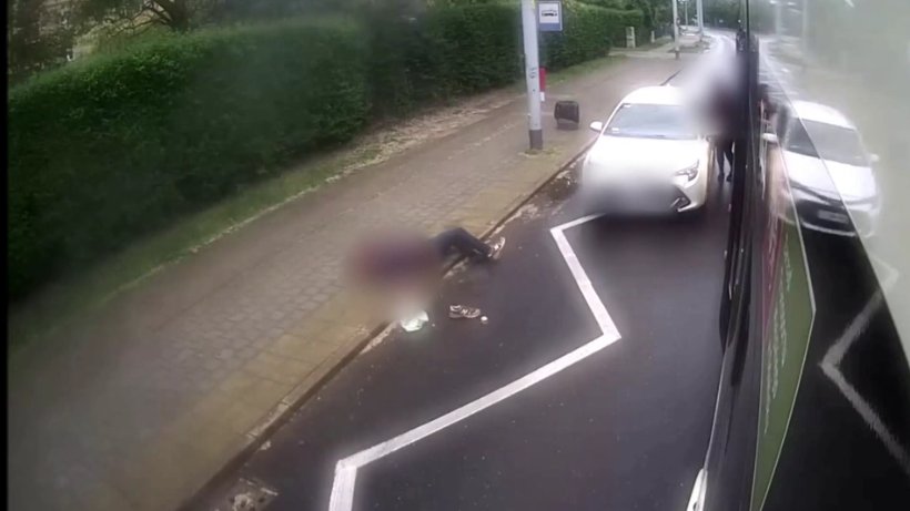 Potrącenie mężczyzny wysiadającego z tramwaju w Gdańsku (fot. Policja Pomorska)