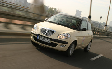 LANCIA Ypsilon Black&Red 0.9 86KM 63KW