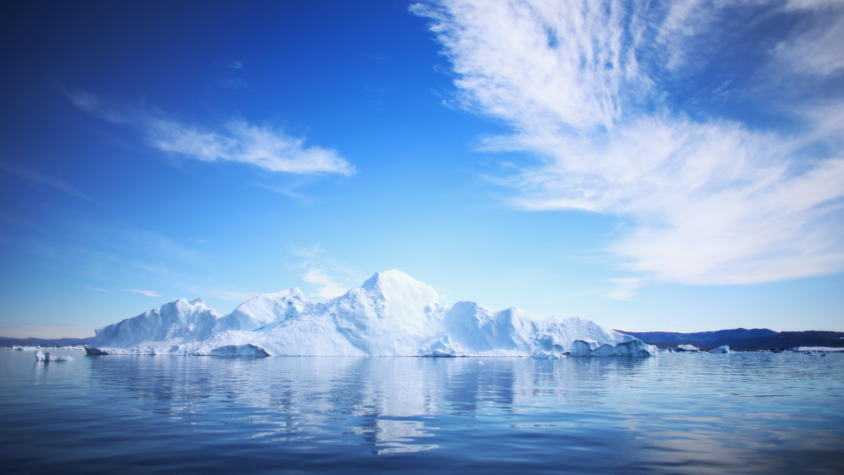 Skupiliśmy się na szkodliwym działaniu dwutlenku węgla, tymczasem pod arktycznym lodem drzemie gaz o znacznie bardziej niszczycielskich dla atmosfery właściwościach. Uwolnienie większych ilości metanu w okolicach bieguna północnego sprawi, że globalne ocieplenie całkowicie wymknie się nam spod kontroli.