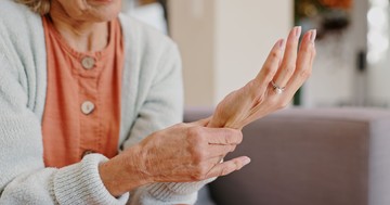 Öregedéssel járó csontritkulás: mitől gyorsulhat fel, és mit tehet ellene?