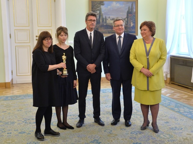 Twórcy 'Idy': Ewa Puszczyńska, Agata Trzebuchowska i Paweł Pawlikowski podczas spotkania z Parą Prezydencką