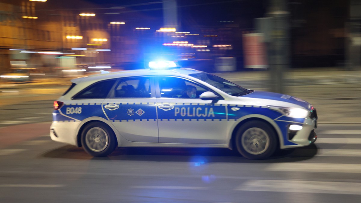 Brawurowa ucieczka przed policją. Staranował radiowóz, nie miał prawa jazdy