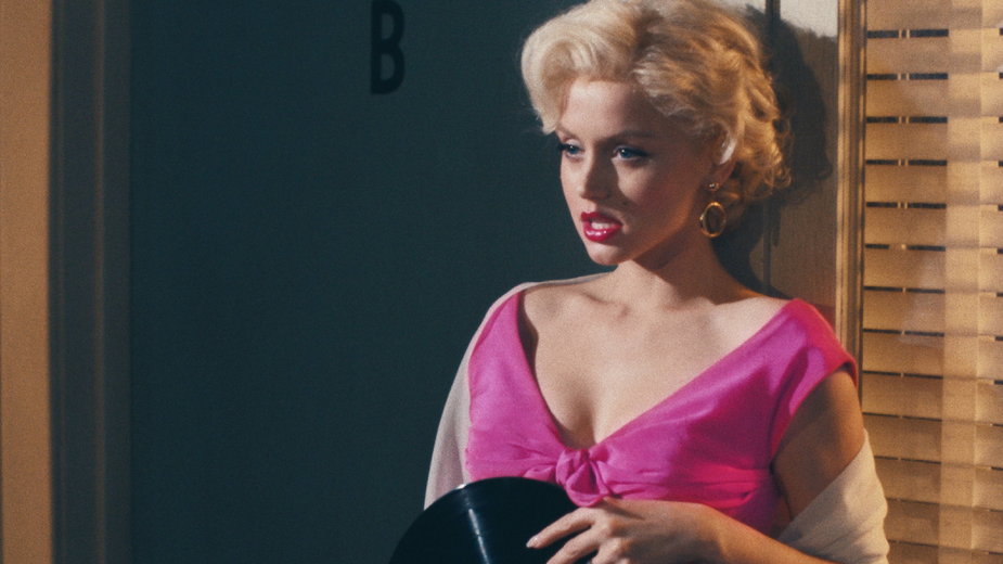 Kadr z filmu "Blonde"
