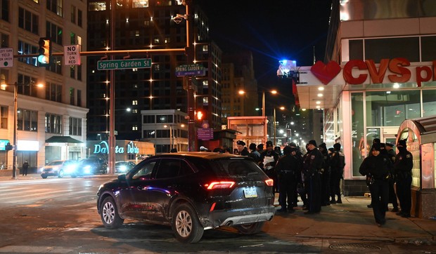 Incident u Filadelfiji - vozač automobilom uleteo među navijače