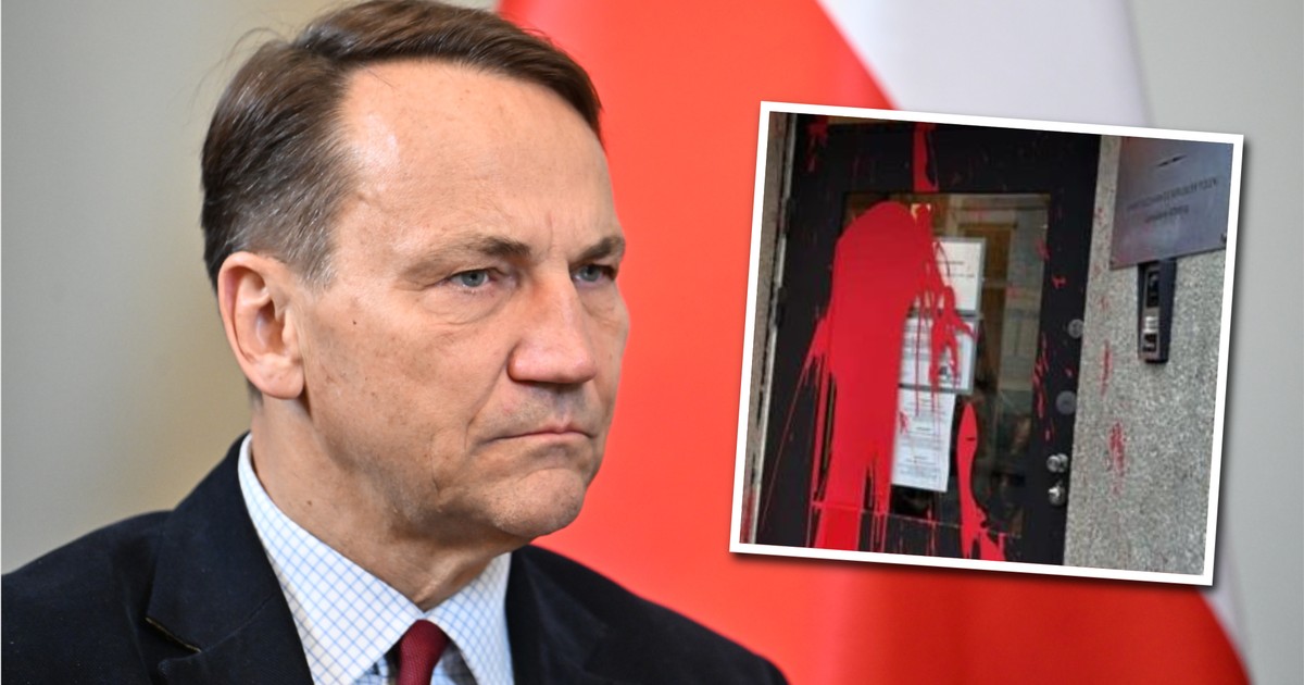"J***ć mur" na fasadzie polskiego konsulatu. Sikorski: szanują nas tak, jak na obrazku