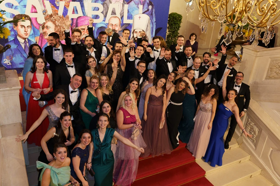 Puna sala na predstavljanju bala