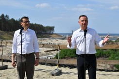 Duda i Morawiecki na przekopie Mierzei Wiślanej. 'Inwestycje, które zmienią strategiczne położenie Polski'