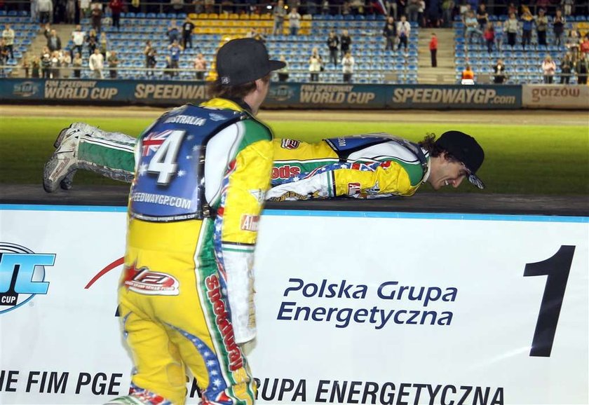 Chris Holder oblał szampanem dziewczynę