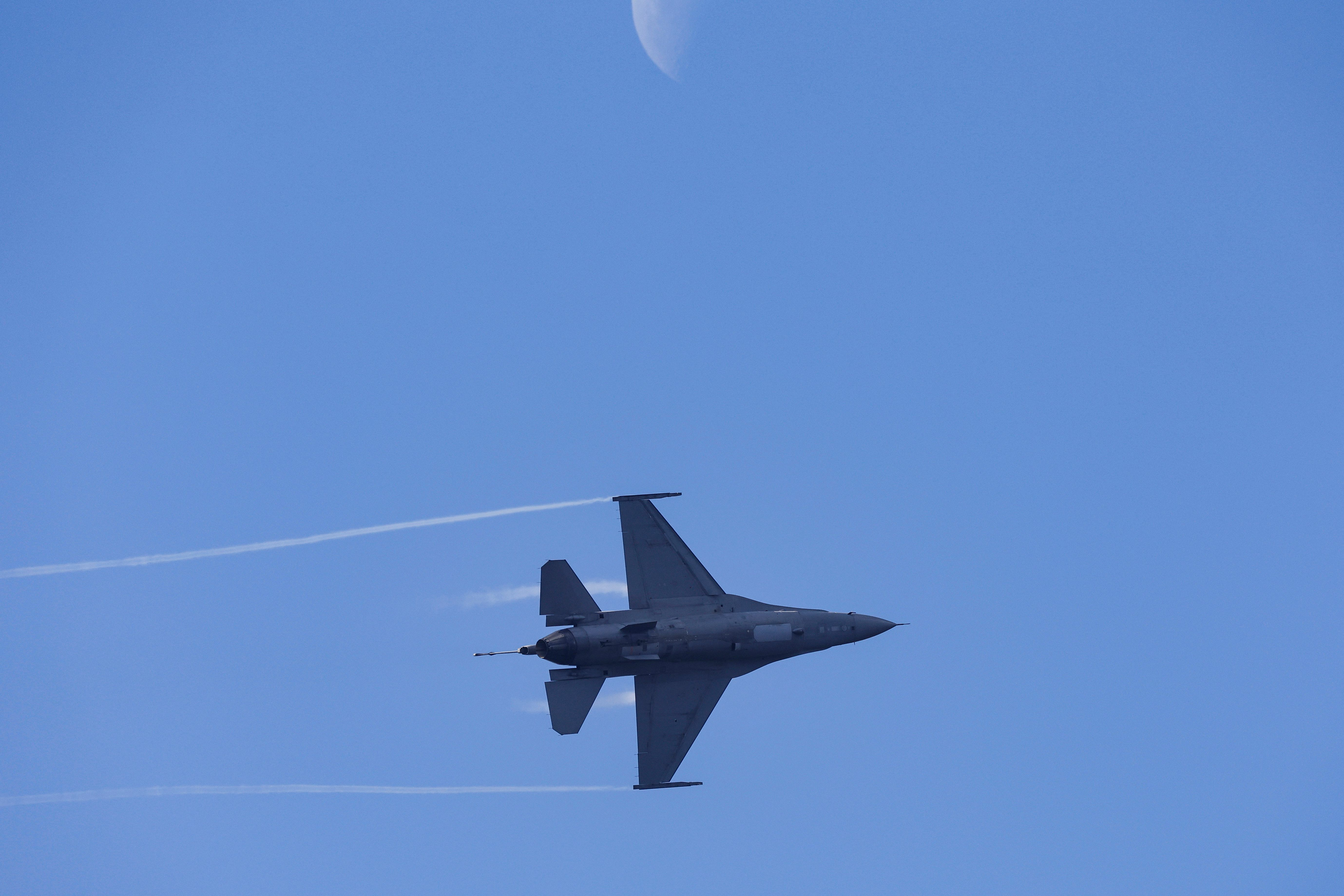 Trump ends 33-year nuclear test ban - Russia threatens retaliation