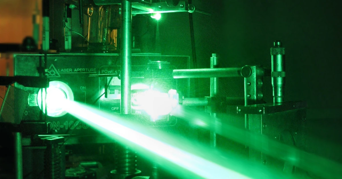 Elektronika tworzona światłem. Przełom w materiałach dla medycyny i technologii ubieralnych