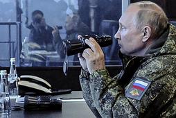 Władimir Putin obserwuje ćwiczenia Wostok 2022.