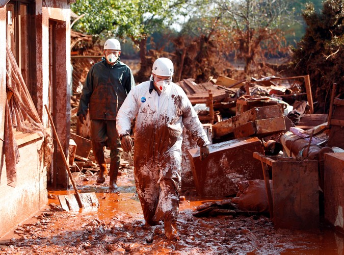 Czerwony szlam zalewa Węgry