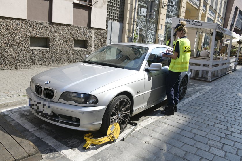 Walka z nielegalnym parkowaniem to fikcja