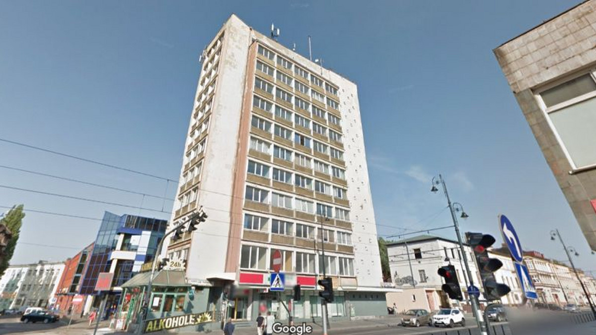 Najwyższy budynek przy ul. Dworcowej w Bydgoszczy doczeka się remontu. Wydano już pozwolenie na docieplenie i wykonanie nowej elewacji biurowca dawnej "Eltry".