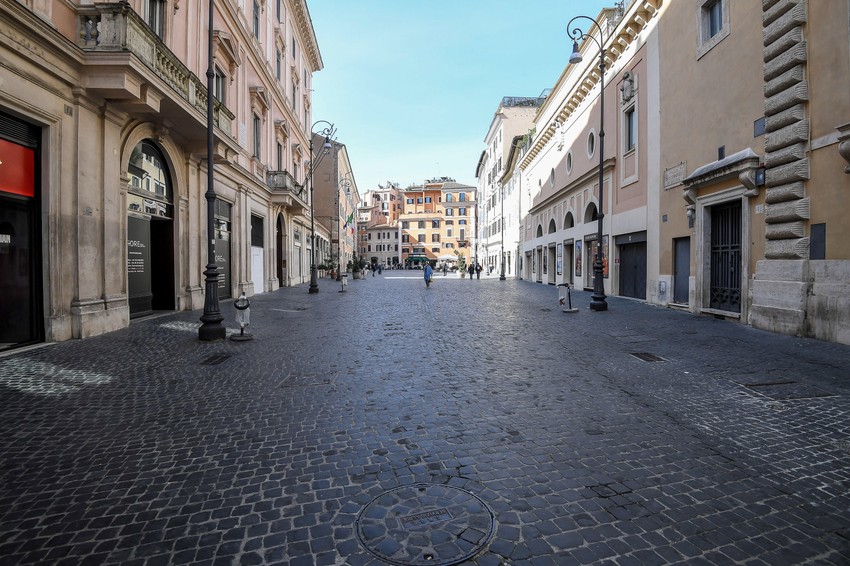 Prazna ulica u Rimu