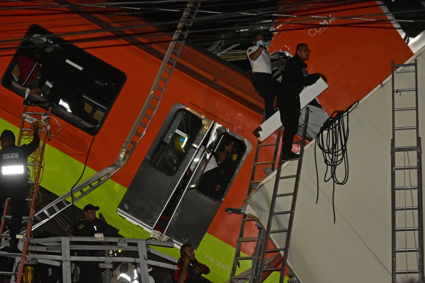 Rušenje nadvožnjaka u Meksiko Sitiju