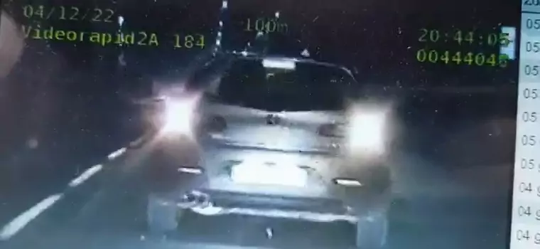 Miał prawo jazdy 14 dni. 18-latek zrobił to na oczach policji [WIDEO]