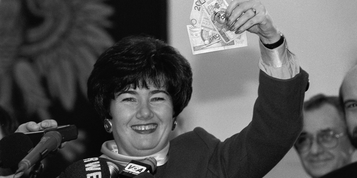 W czasie denominacji prezesem NBP była Hanna Gronkiewicz-Waltz. To jej podpis jest na pierwszej serii nowych banknotów z 1994 roku