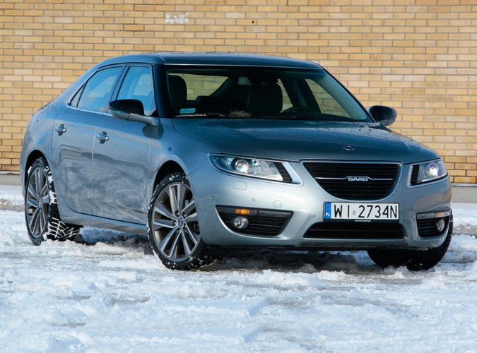 Oto najnowszy Saab 9-5 chwycił kierowców za serce. Tak, tak Polacy zamiast niemieckich gablot wybierają najnowszą limuzynę szwedzkiej marki. Wirus turbo z dnia na dzień atakuje nowe organizmy!