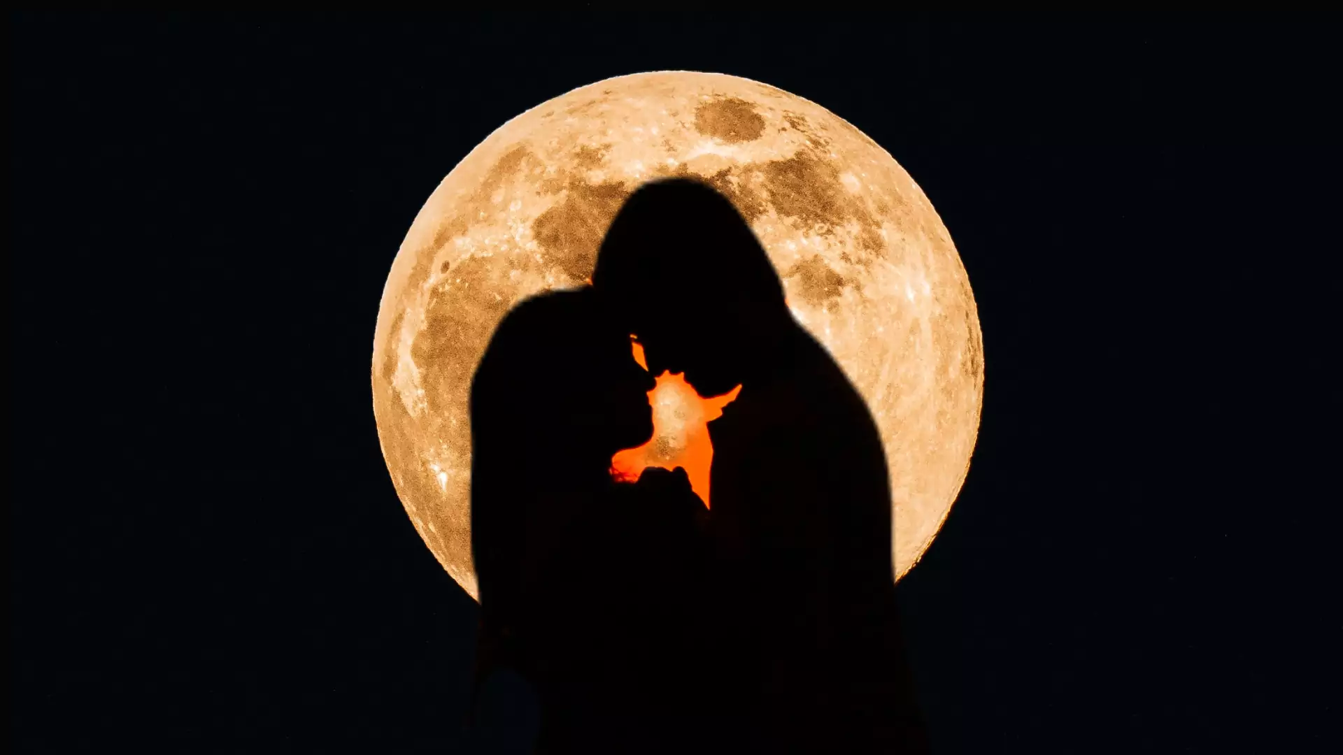 Zbliża się pełnia Księżyca Jesiotrów. Te znaki czeka namiętna miłość i płomienny romans