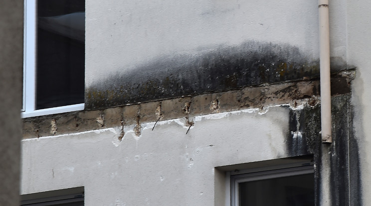 Íme, a leszakadt erkély helye /Fotó: AFP