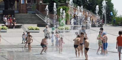 Twoje dziecko kąpie się w fontannie? Może poważnie zachorować