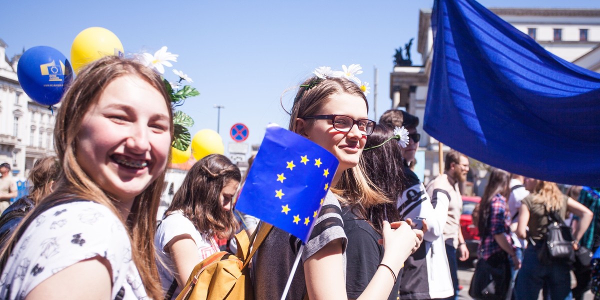 71 proc. Polaków widzi korzyści z bycia w UE