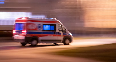 Kierowca ambulansu dostał mandat, gdy pędził do pacjentki. Ratownik złożył skargę