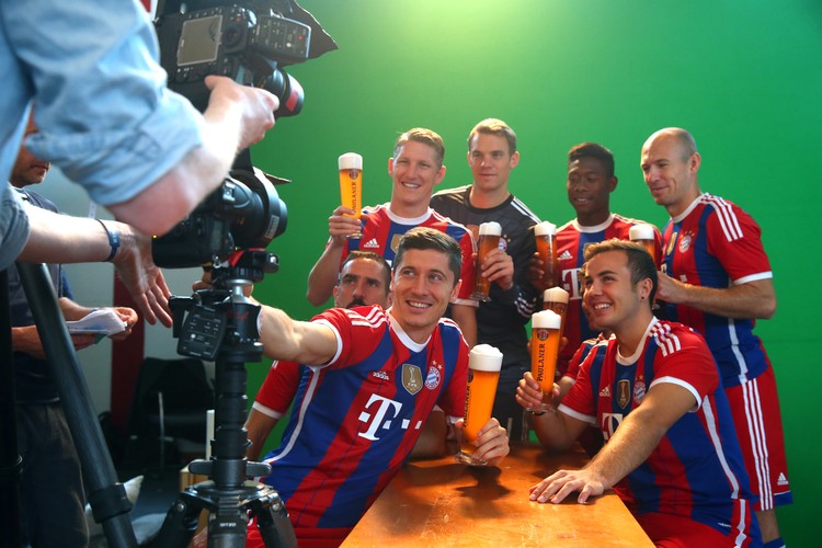 Robert Lewandowski przyłapany na piwie z kolegami z Bayernu