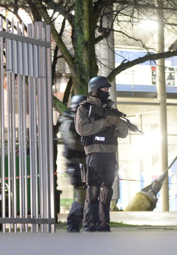 Tak wyglądała ewakuacja kibiców na stadionie w Hanowerze